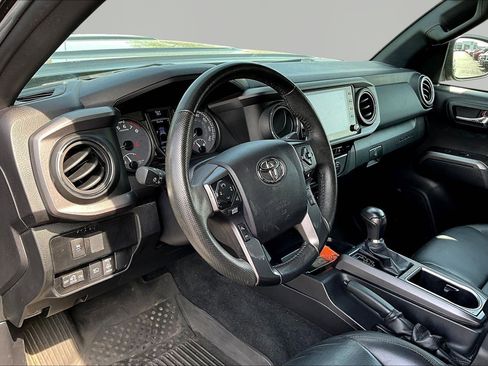 Used 2022 Toyota Tacoma TRD Sport w/ TRD Premium Sport Package image 17