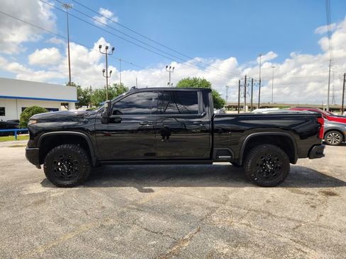 Used 2024 Chevrolet Silverado 2500 LTZ w/ LTZ Plus Package AWD/4WD image 4