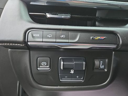 Certified 2024 Cadillac Escalade V w/ LPO, ONYX Package image 29