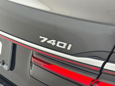 Used 2021 BMW 740i image 39