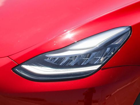 Used 2021 Tesla Model Y Long Range AWD/4WD image 8
