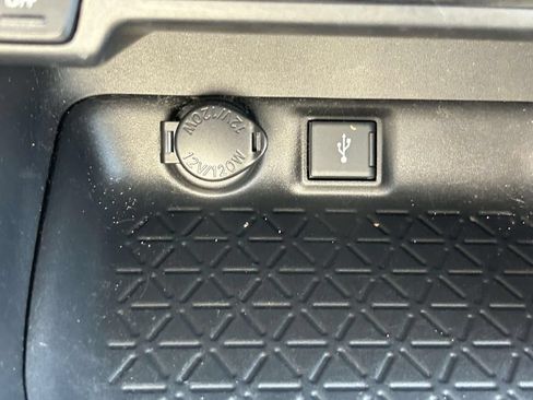 Used 2021 Toyota RAV4 XLE AWD/4WD image 22