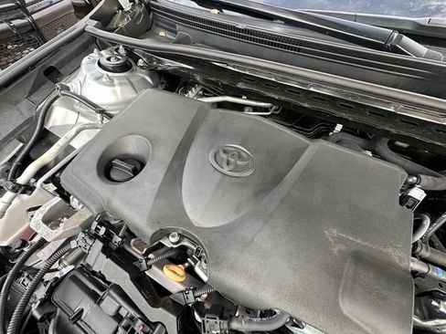Used 2022 Toyota Camry XLE FWD image 32