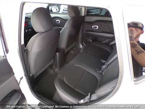 Used 2015 Kia Soul FWD image 17