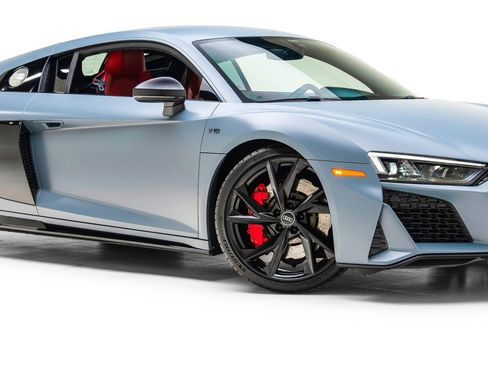 Used 2022 Audi R8 V10 w/ Premium Package RWD image 36