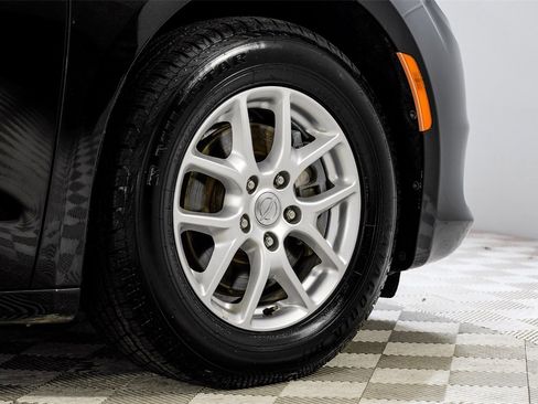 Used 2020 Chrysler Voyager Lxi image 57