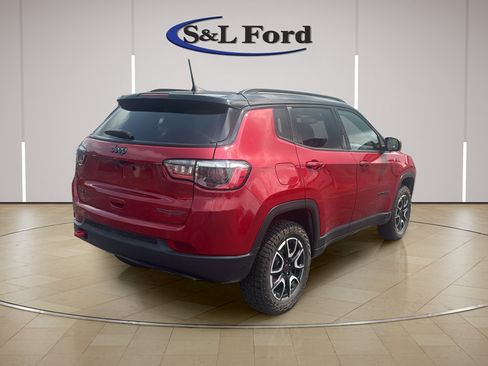 Used 2025 Jeep Compass Trailhawk AWD/4WD image 7