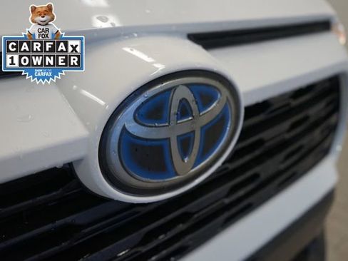 Used 2021 Toyota RAV4 LE image 10