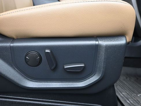 Used 2022 Ford F250 Lariat w/ Chrome Package image 12