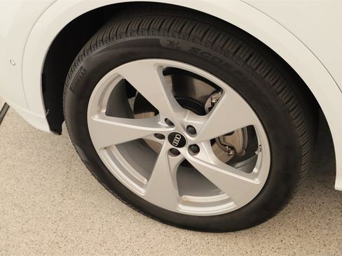 Certified 2025 Audi Q5 Prestige image 32