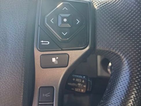 Used 2022 Toyota Tacoma TRD Sport w/ Technology Package AWD/4WD image 15