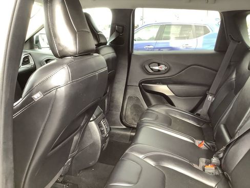 Used 2020 Jeep Cherokee Latitude Plus w/ Comfort/Convenience Group image 19