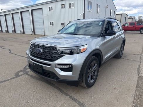 Used 2023 Ford Explorer XLT w/ Equipment Group 202A AWD/4WD image 3