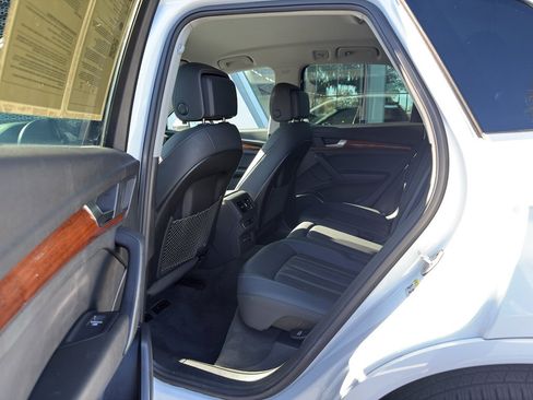 Used 2023 Audi Q5 2.0T Premium w/ Convenience Package image 13