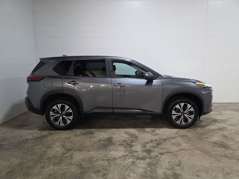 Used 2023 Nissan Rogue SV image 4
