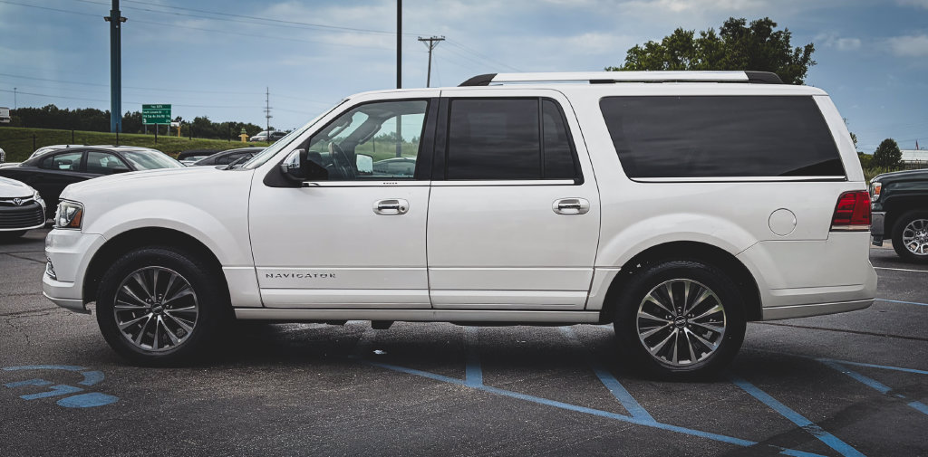 Used 2016 Lincoln Navigator L Select AWD/4WD image 20