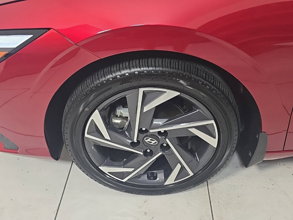 Certified 2025 Hyundai Elantra SEL FWD image 9
