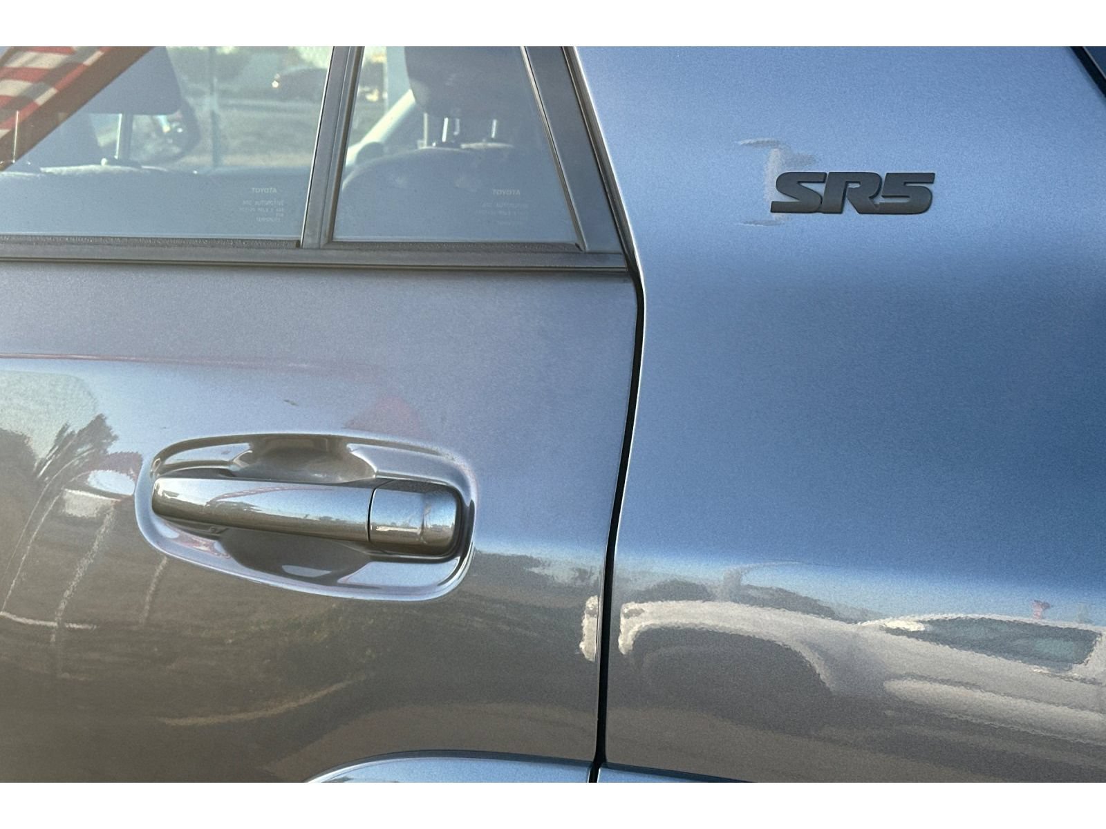 Used 2018 Toyota 4Runner SR5 AWD/4WD image 7