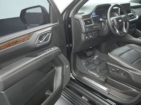 Used 2024 Chevrolet Suburban Premier w/ Premium Package RWD image 10