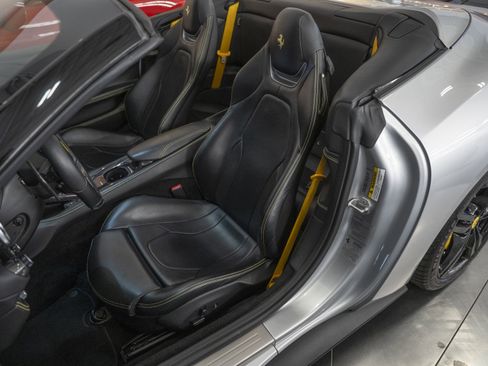 Used 2019 Ferrari Portofino image 30