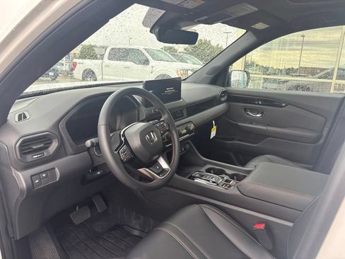 Used 2026 Honda Pilot TrailSport image 11