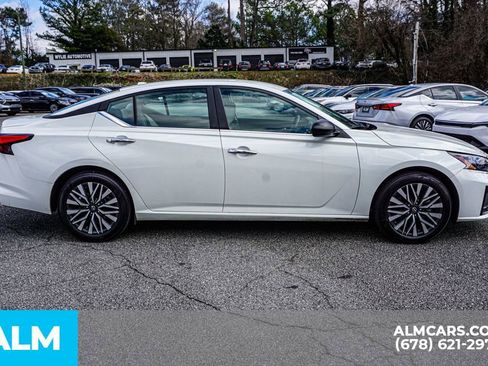 Used 2025 Nissan Altima 2.5 SV image 9