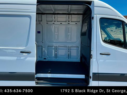 Used 2025 Mercedes-Benz Sprinter 2500 image 17