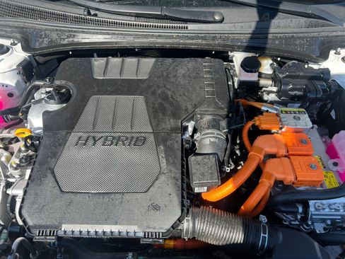 Used 2025 Hyundai Elantra Limited image 34