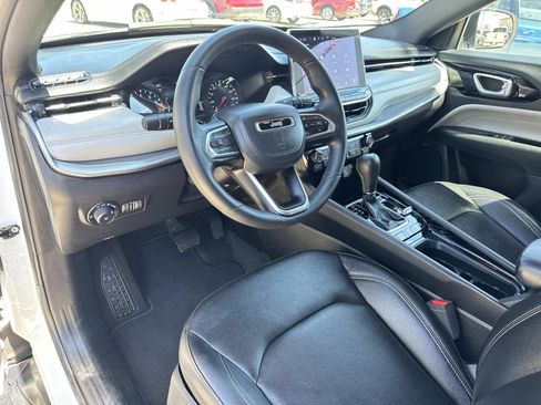 Used 2025 Jeep Compass Limited AWD/4WD image 17
