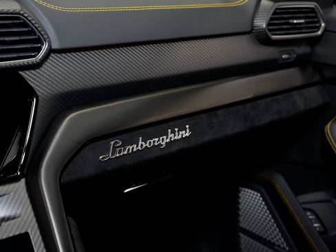 Used 2024 Lamborghini Urus Performante AWD/4WD image 56