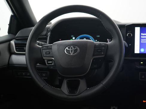 Used 2025 Toyota Camry SE image 14