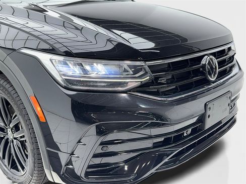 Used 2022 Volkswagen Tiguan SE R-Line image 3