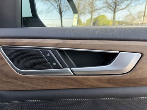 Used 2025 Volkswagen Atlas SE image 35