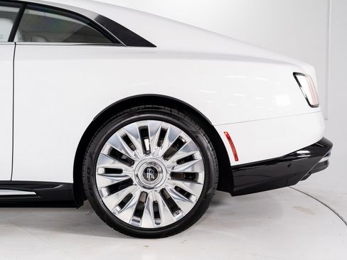 Used 2025 Rolls-Royce Spectre w/ Spectre Launch Package image 40