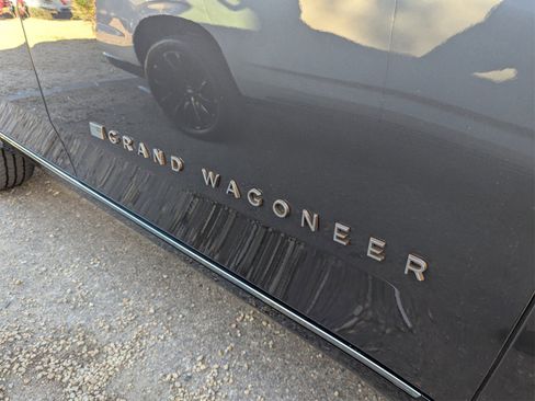 Used 2023 Jeep Grand Wagoneer Series III image 6
