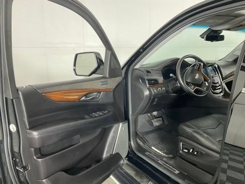 Used 2018 Cadillac Escalade Premium Luxury AWD/4WD image 23