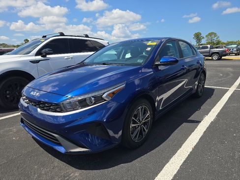 Certified 2022 Kia Forte LXS FWD image 5