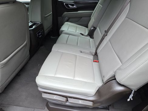 Used 2021 Chevrolet Suburban LT RWD image 8