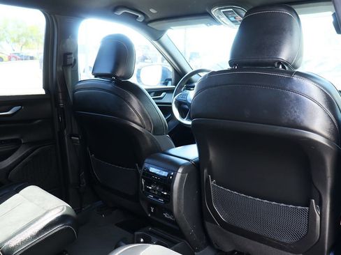 Used 2023 Jeep Grand Cherokee L Laredo image 30