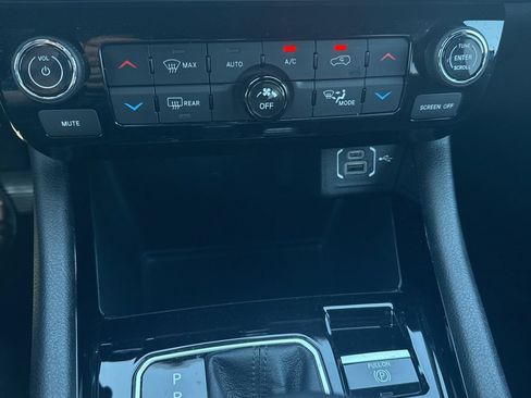 Used 2025 Jeep Compass Limited AWD/4WD image 21