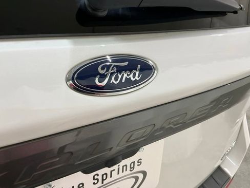 Used 2022 Ford Explorer XLT w/ Equipment Group 202A AWD/4WD image 5