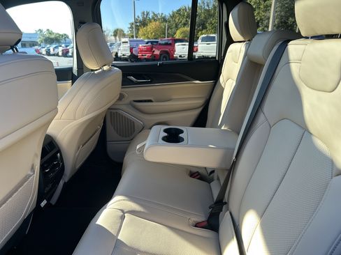 New 2025 Jeep Grand Cherokee Limited w/ Luxury Tech Group II image 53