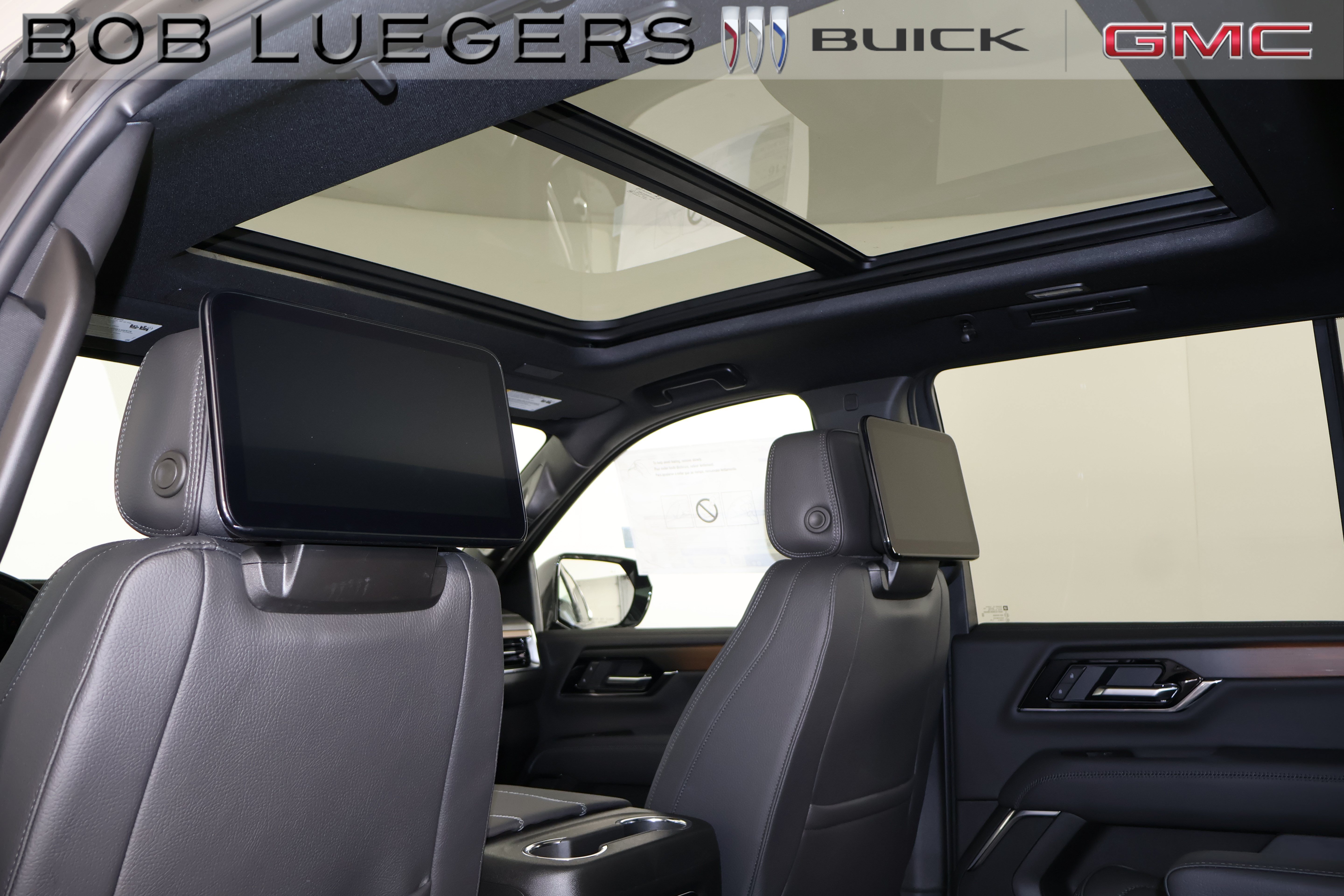 New 2026 GMC Yukon Denali w/ Denali Reserve Package AWD/4WD image 12