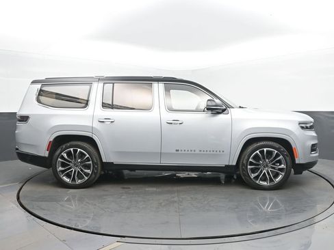 Used 2023 Jeep Grand Wagoneer Series III image 6