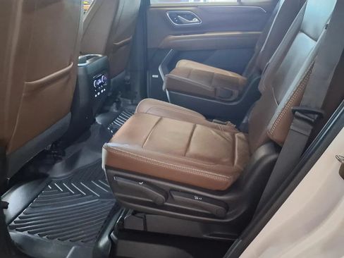Used 2021 Chevrolet Tahoe High Country w/ Premium Package AWD/4WD image 15