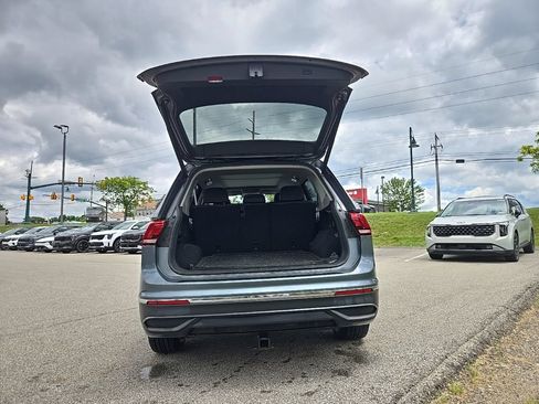 Used 2022 Volkswagen Tiguan SE AWD/4WD image 33