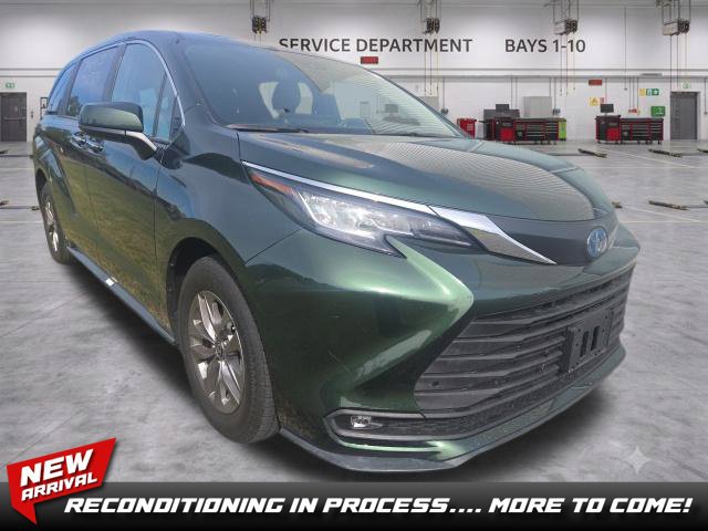 Used 2025 Toyota Sienna XLE FWD image 1