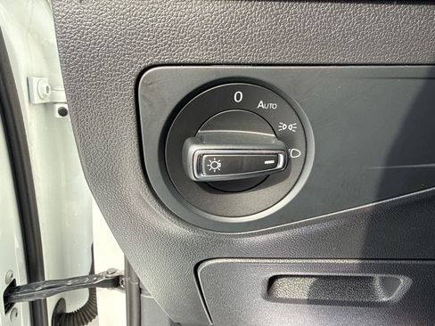 Used 2022 Volkswagen Tiguan SE image 16