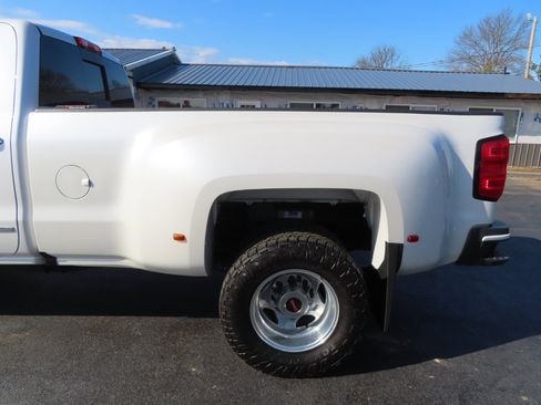 Used 2018 GMC Sierra 3500 Denali w/ Duramax Plus Package image 17