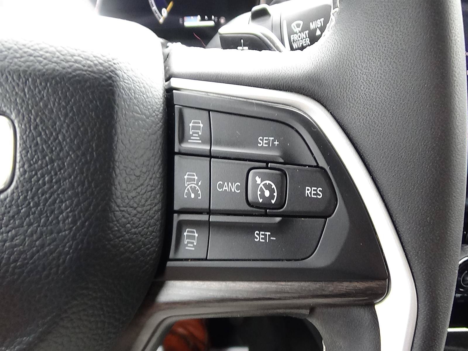 Used 2023 Jeep Grand Cherokee L Limited AWD/4WD image 22
